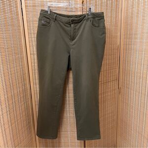 Quacker Factory Olive stretch Dream Jeanne’s 18 W Short
